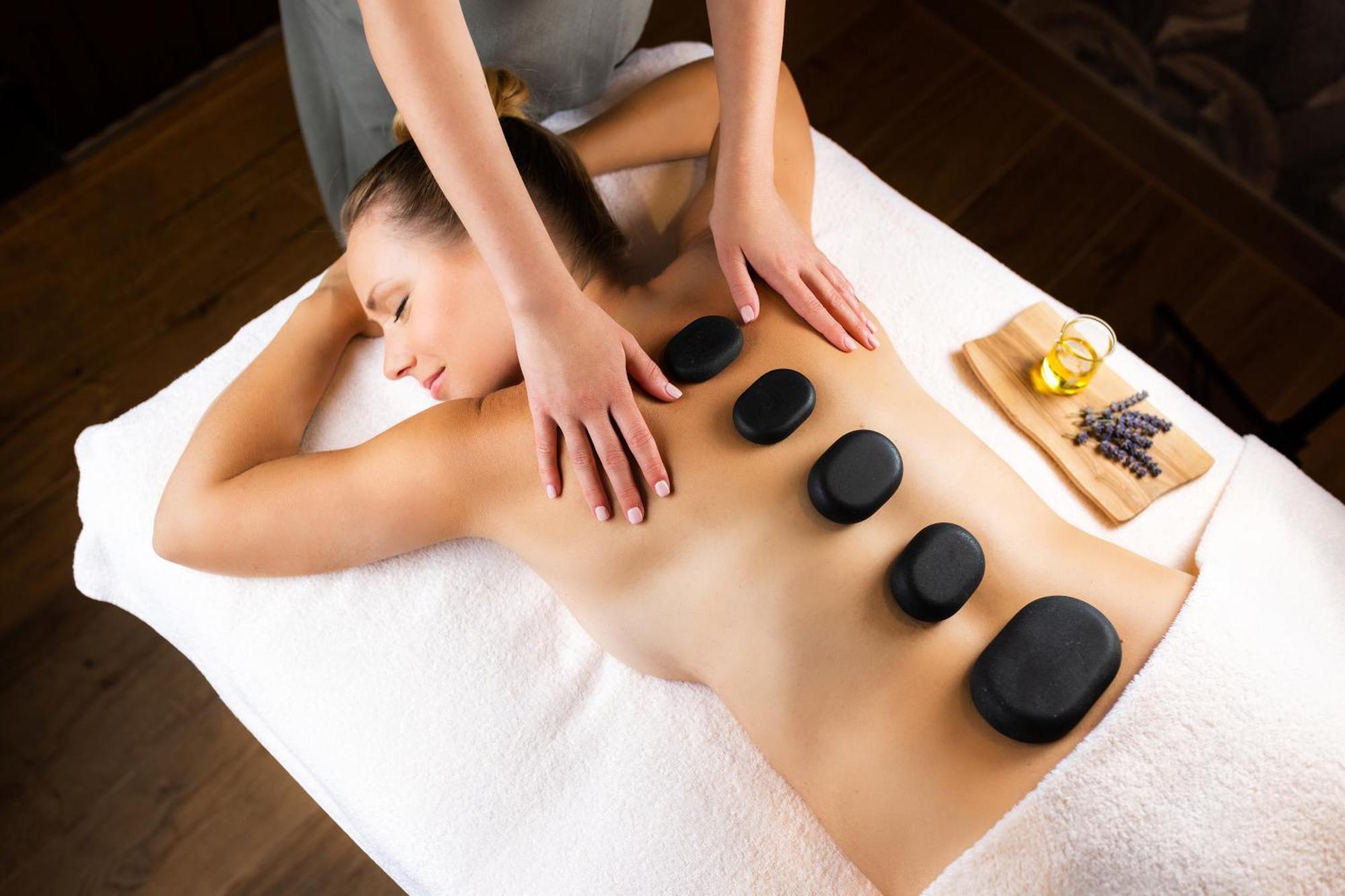 Hilton Rijeka Costabella Beach Resort And Spa Exterior foto Hot stone massage