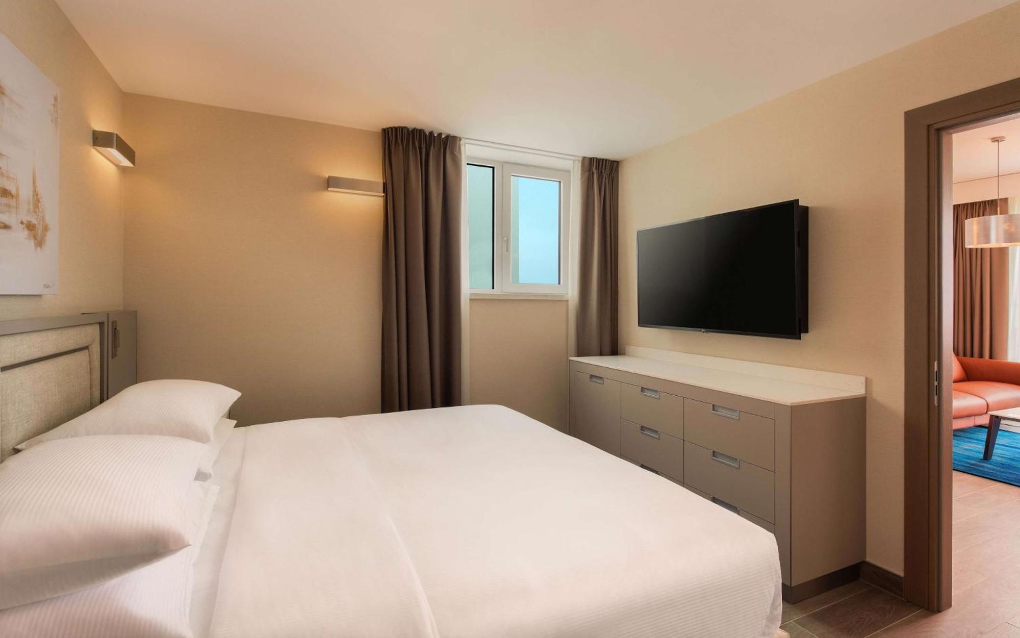 Hilton Rijeka Costabella Beach Resort And Spa Exterior foto A bedroom at the hotel