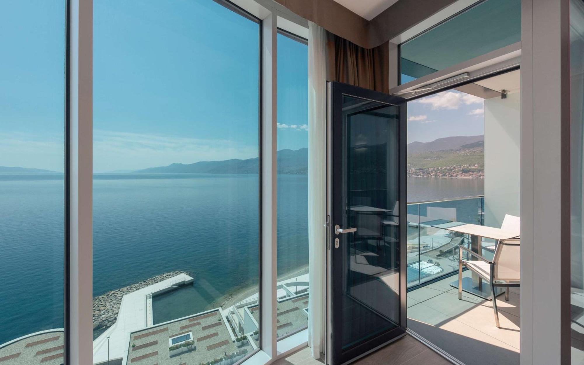 Hilton Rijeka Costabella Beach Resort And Spa Exterior foto